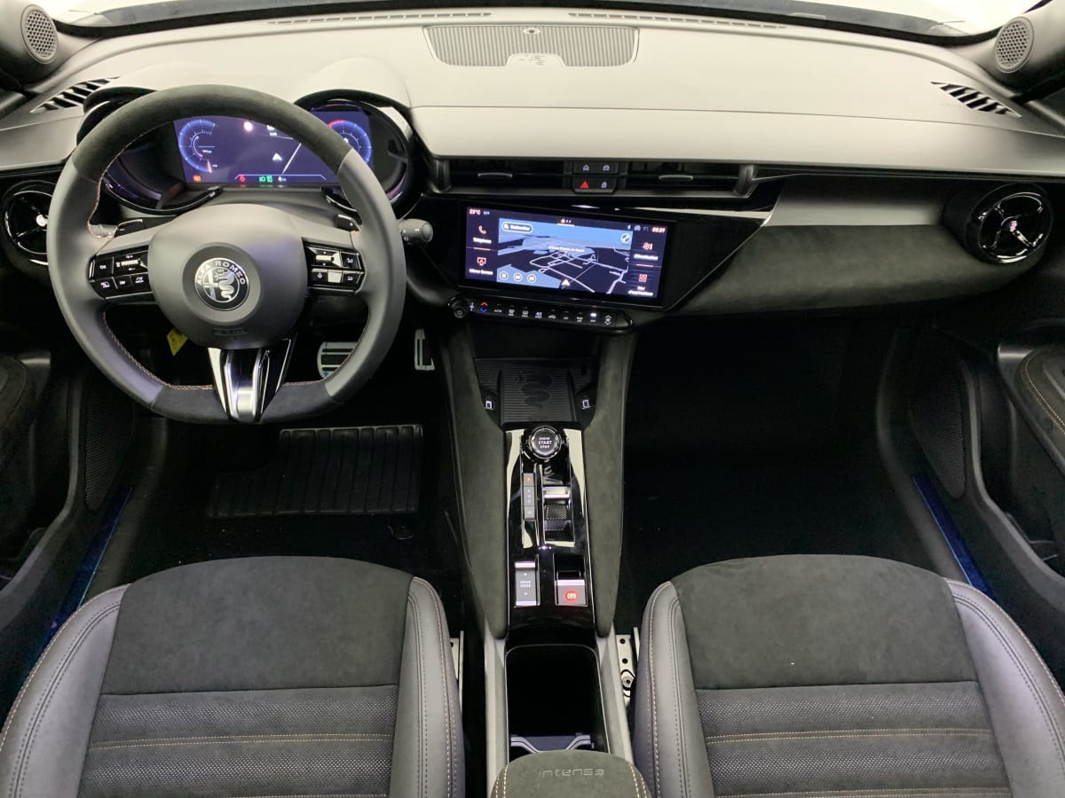 Vente en ligne Alfa Romeo Junior 1.2 Ibrida 145 ch eDCT6 Intensa au prix de 30 480 €