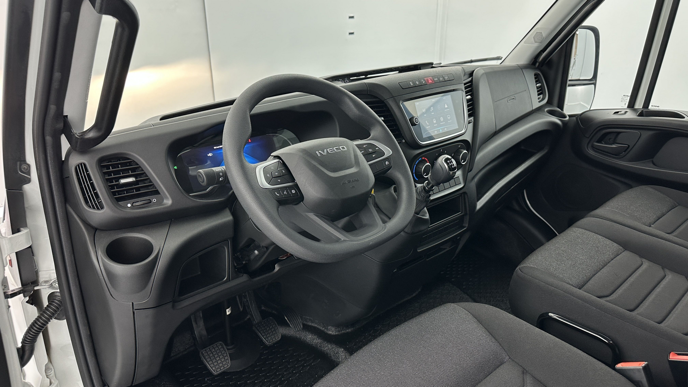 Vente en ligne Iveco Daily DAILY 35C16H 3.0 160ch 3750 QUAD-TOR Benne + Coffre au prix de 55 880 €