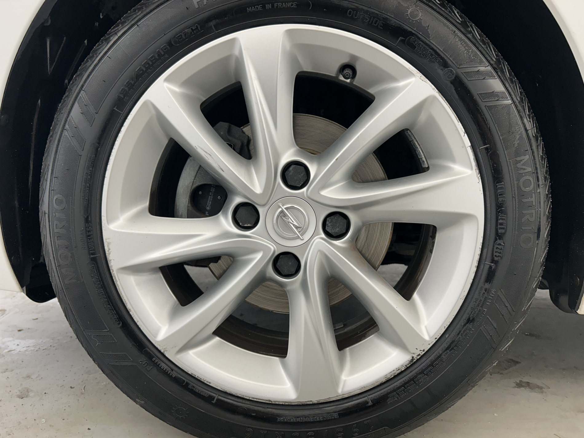 Vente en ligne Opel Corsa 1.2 75ch Design & Tech Suréquipée au prix de 10 490 €