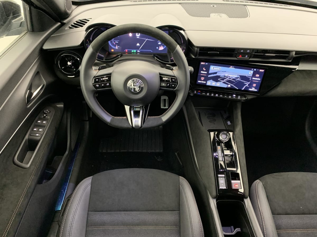 Vente en ligne Alfa Romeo Junior 1.2 Ibrida 145 ch eDCT6 Intensa au prix de 30 480 €