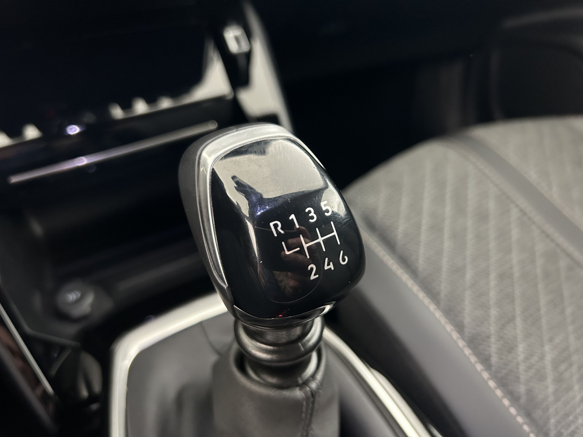 Vente en ligne Peugeot 2008 1.2 PureTech 100ch Allure + Caméra de recul + GPS au prix de 15 980 €