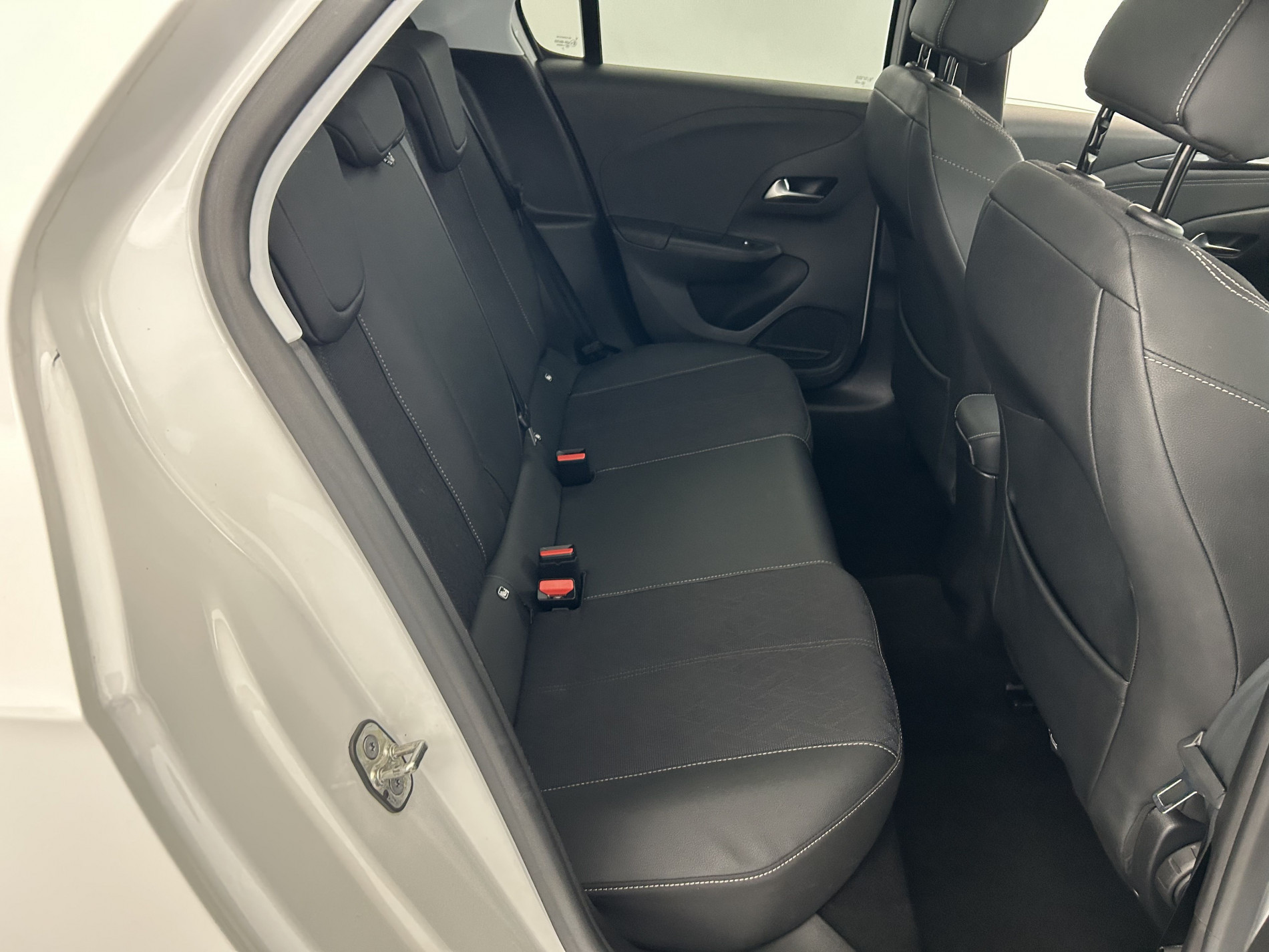Vente en ligne Opel Corsa 1.2 75ch Design & Tech Suréquipée au prix de 10 490 €