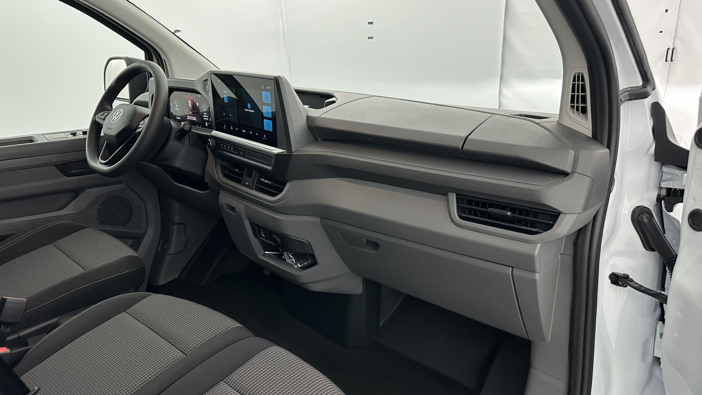 Vente en ligne Volkswagen Transporter TRANSPORTER T7 Van L1 2.0 TDI 150ch Business BVA8 au prix de 40 980 €