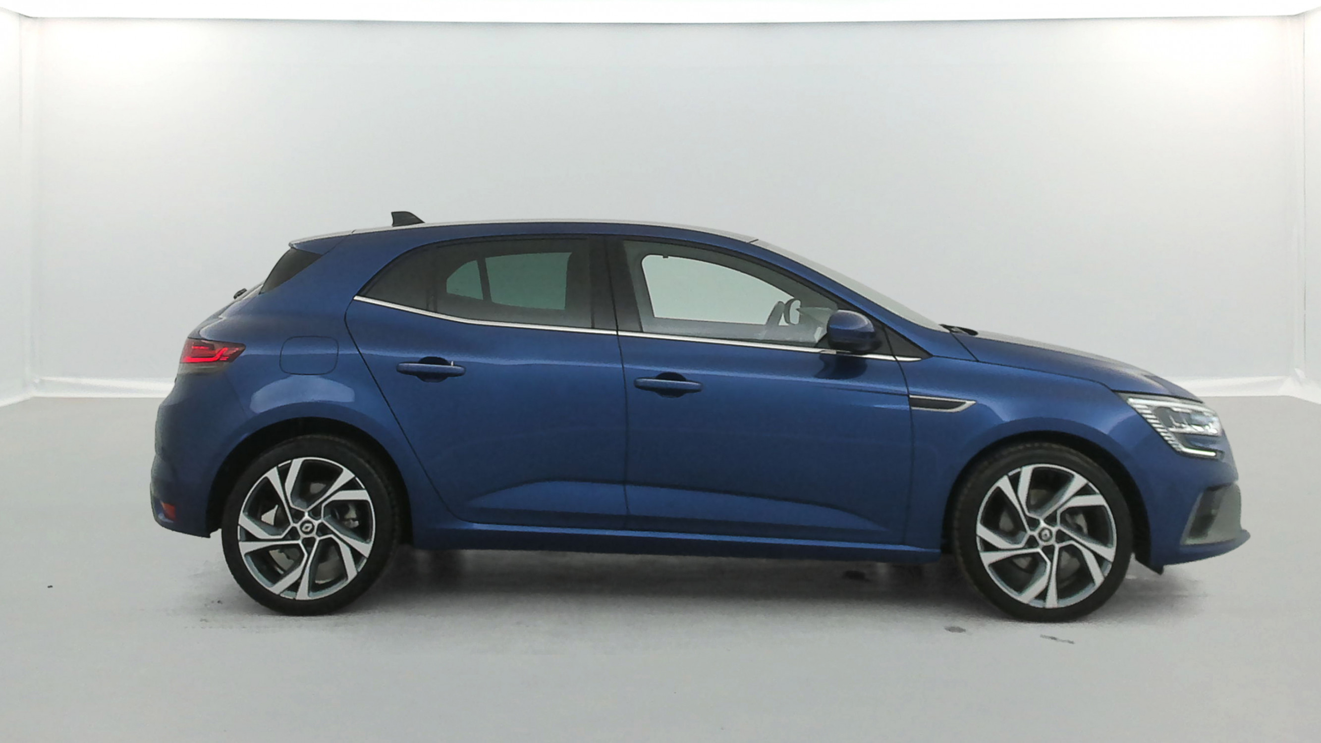 Vente en ligne Renault Megane 1.6 E-Tech Plug-in 160ch RS Line Suréquipée au prix de 18 990 €