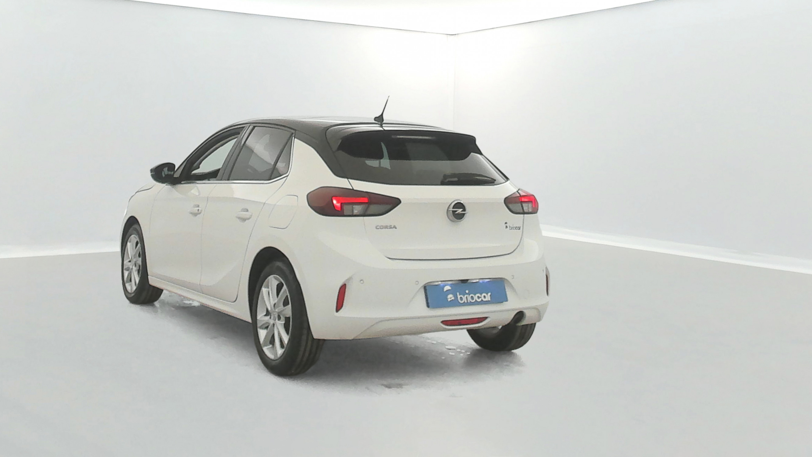 Vente en ligne Opel Corsa 1.2 75ch Design & Tech Suréquipée au prix de 10 490 €