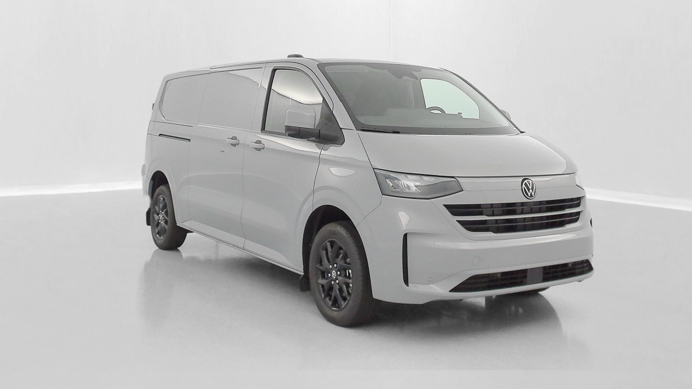 Vente en ligne Volkswagen Transporter TRANSPORTER T7 L2H1 2.0 TDI 150ch Business BVA8 au prix de 45 440 €