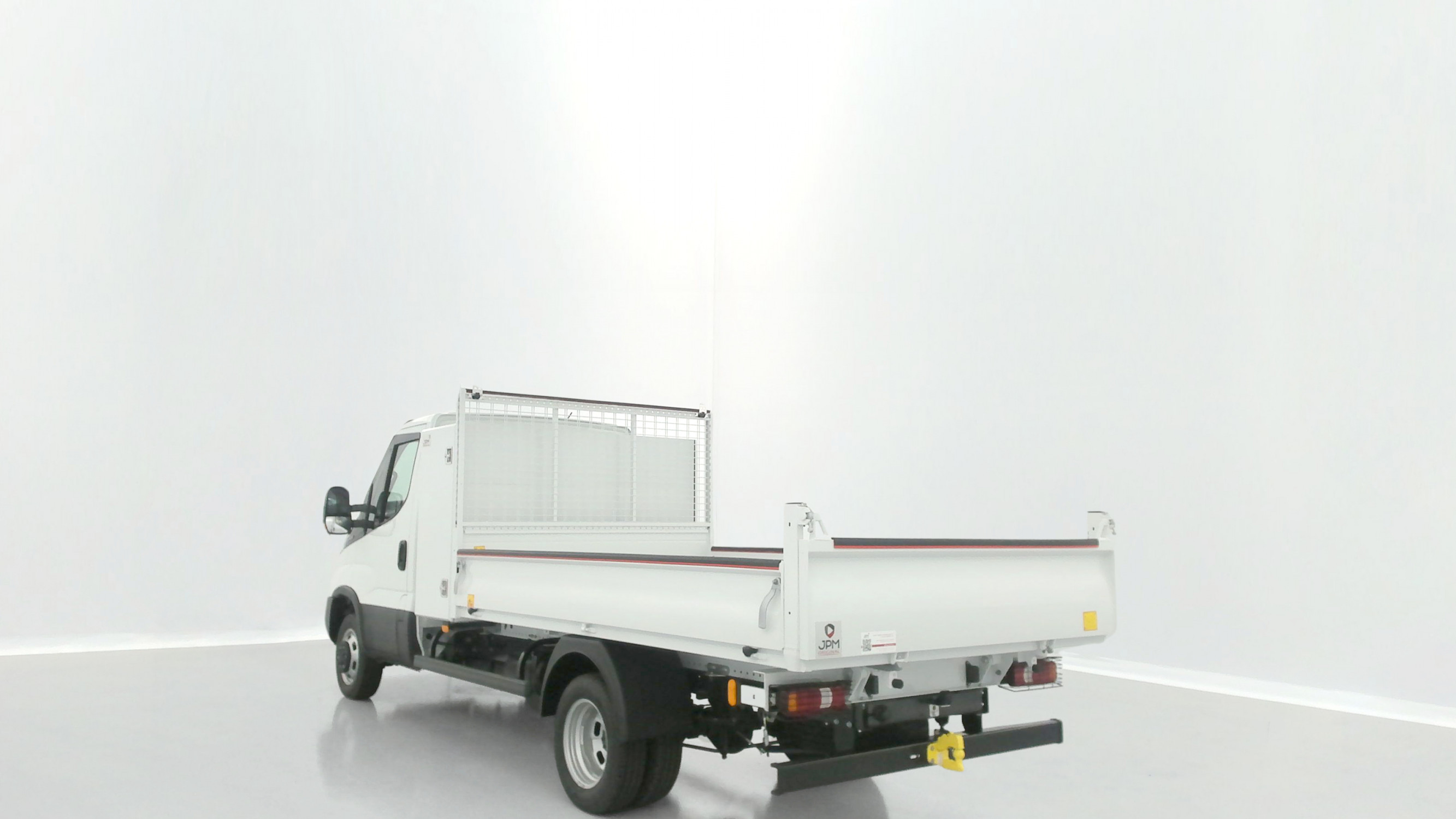 Vente en ligne Iveco Daily DAILY 35C16H 3.0 160ch 3750 QUAD-TOR Benne + Coffre au prix de 55 880 €