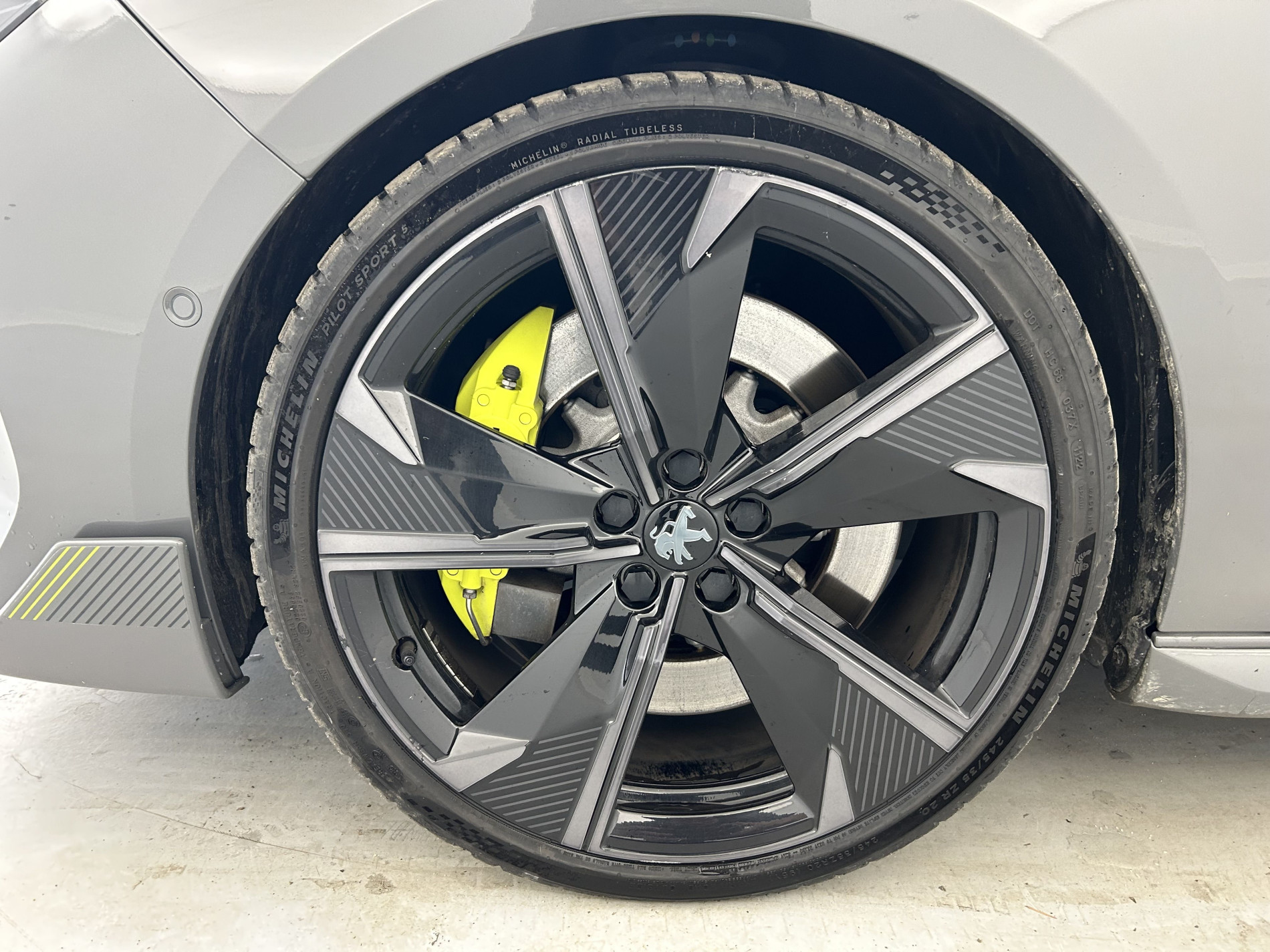 Vente en ligne Peugeot 508 HYBRID4 360ch e-EAT8 PEUGEOT SPORT ENGINEERED au prix de 30 990 €