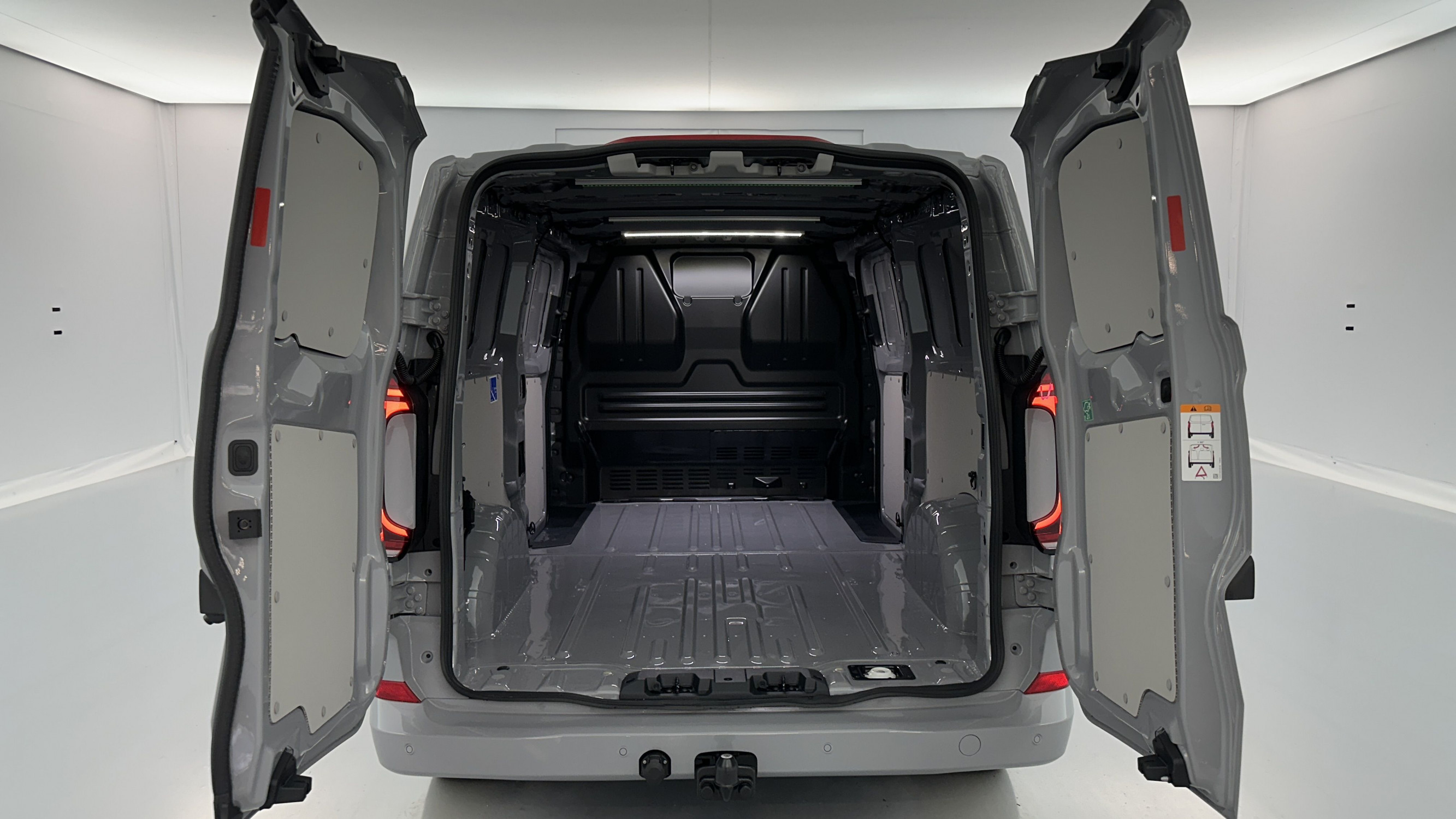 Vente en ligne Volkswagen Transporter TRANSPORTER T7 L2H1 2.0 TDI 150ch Business BVA8 au prix de 47 580 €
