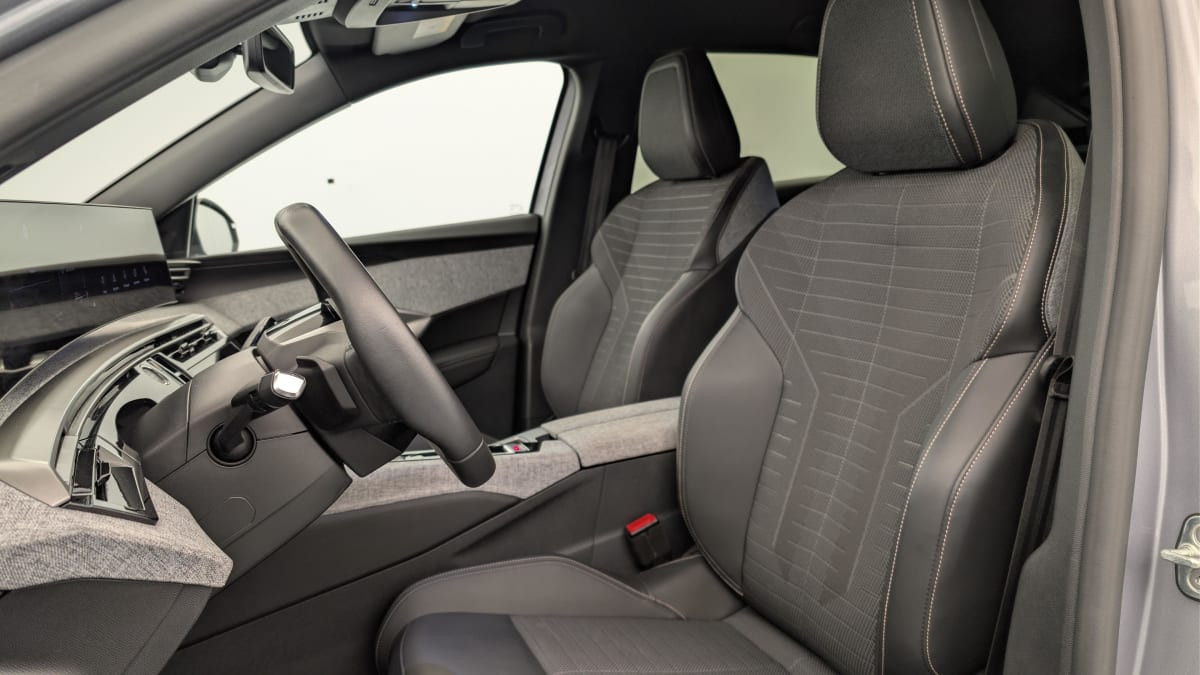 Vente en ligne Peugeot 3008 Hybrid 136 e-DCS6 Allure au prix de 26 040 €