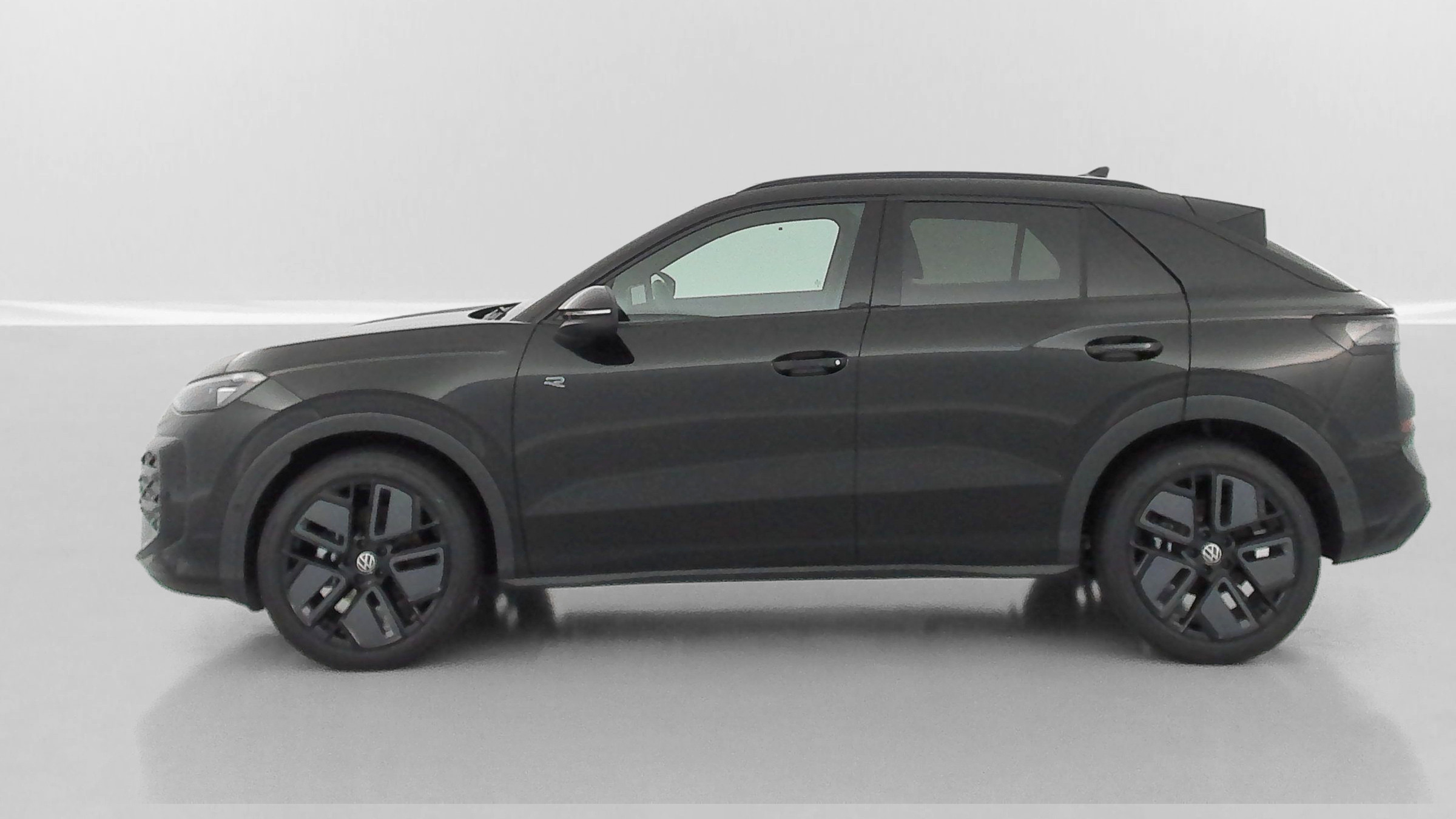 Vente en ligne Volkswagen T-Roc T-ROC 1.5 eTSI EVO2 Hybrid 150ch R-Line DSG7 au prix de 37 700 €