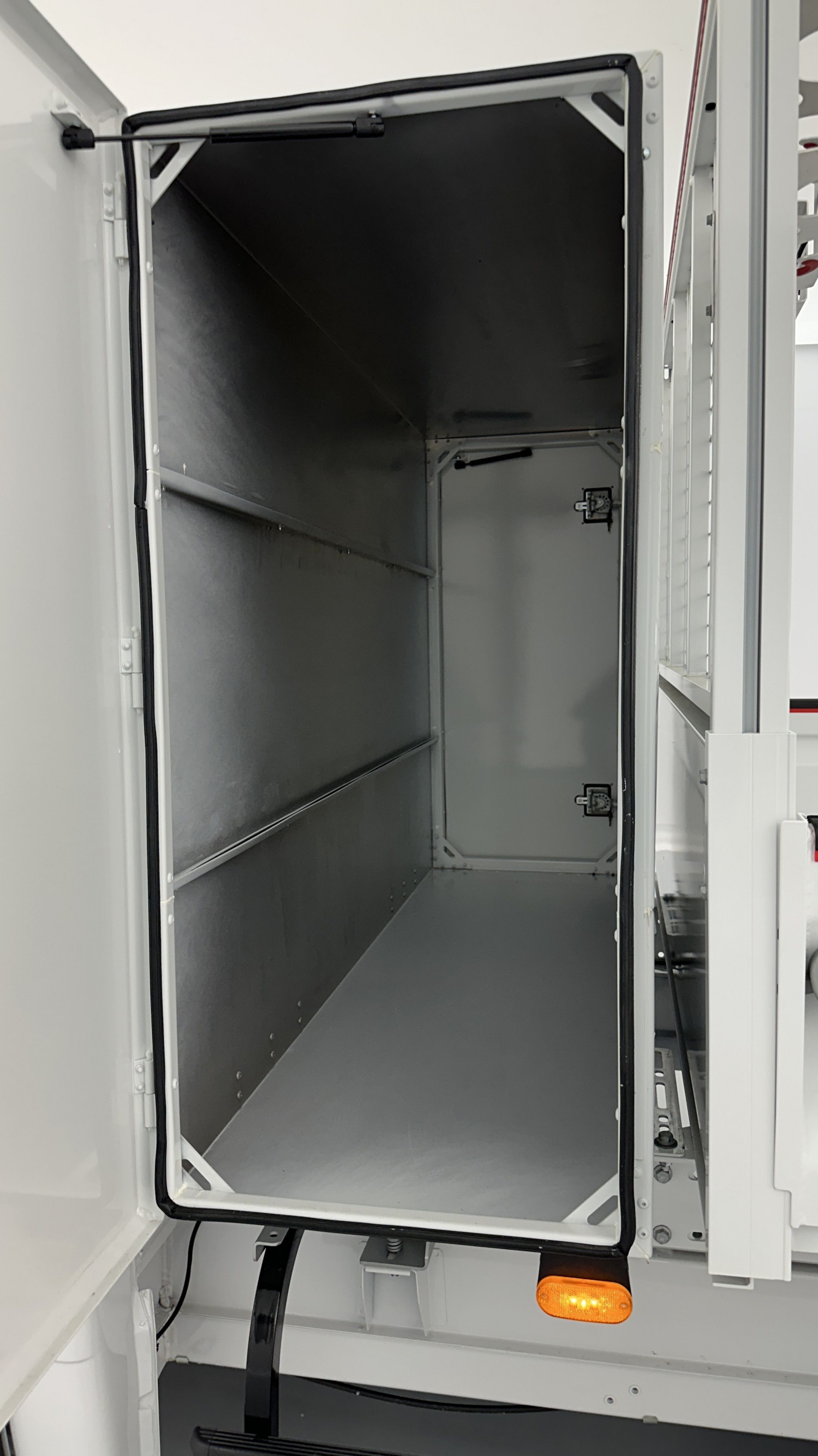 Vente en ligne Fiat Ducato Fourgon DUCATO CA L4 3.5t Maxi 2.2 180ch Heavy Duty Benne Aluminium + Coffre JPM au prix de 42 200 €