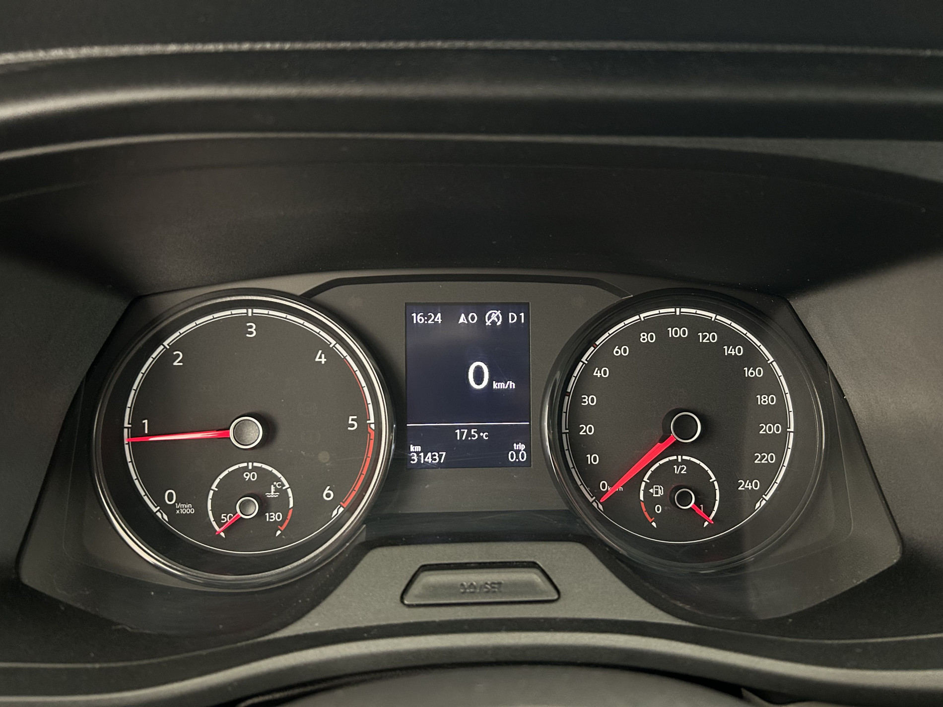 Vente en ligne Volkswagen Transporter 2.8T L1H1 2.0 TDI 150ch Business DSG7 + Caméra de recul + GPS au prix de 34 990 €