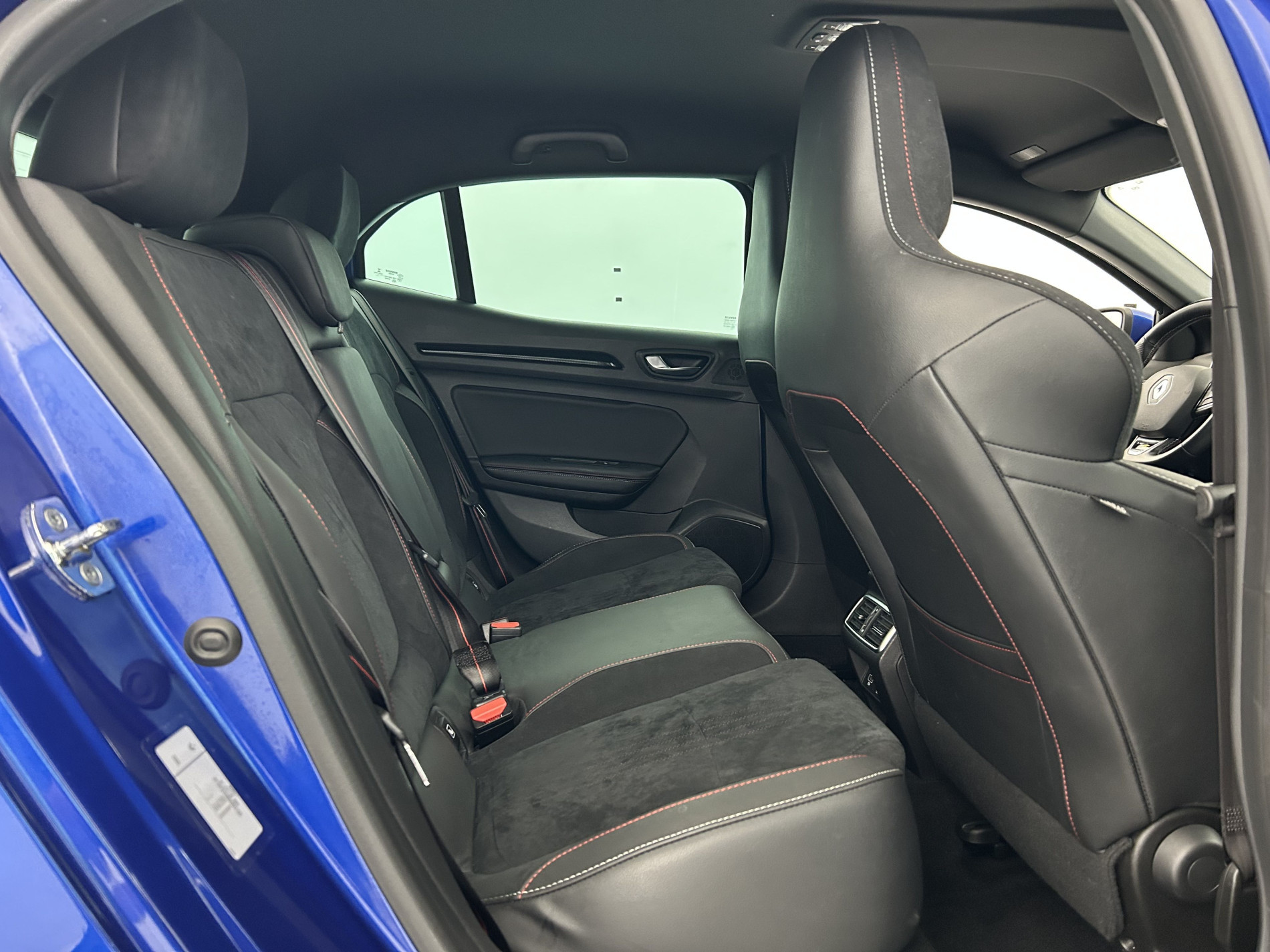 Vente en ligne Renault Megane 1.6 E-Tech Plug-in 160ch RS Line Suréquipée au prix de 18 990 €