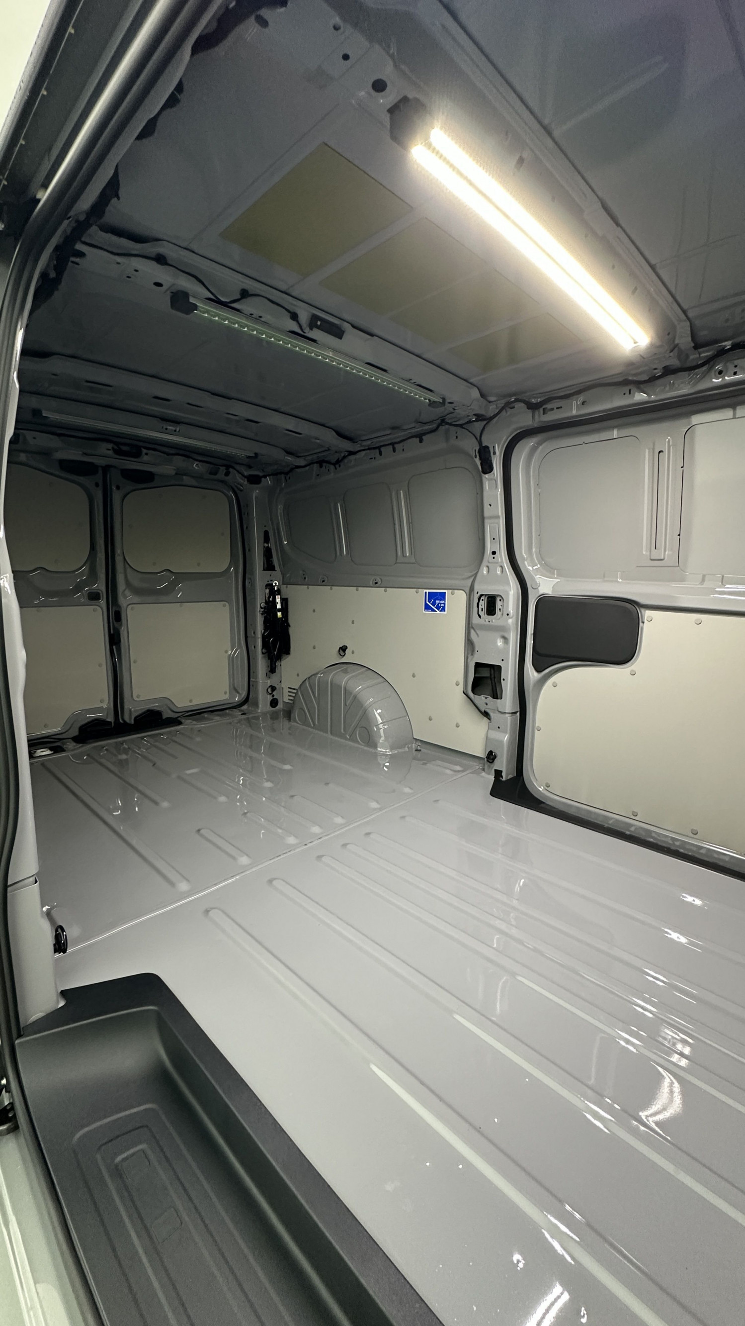 Vente en ligne Volkswagen Transporter TRANSPORTER T7 L2H1 2.0 TDI 150ch Business BVA8 au prix de 47 580 €