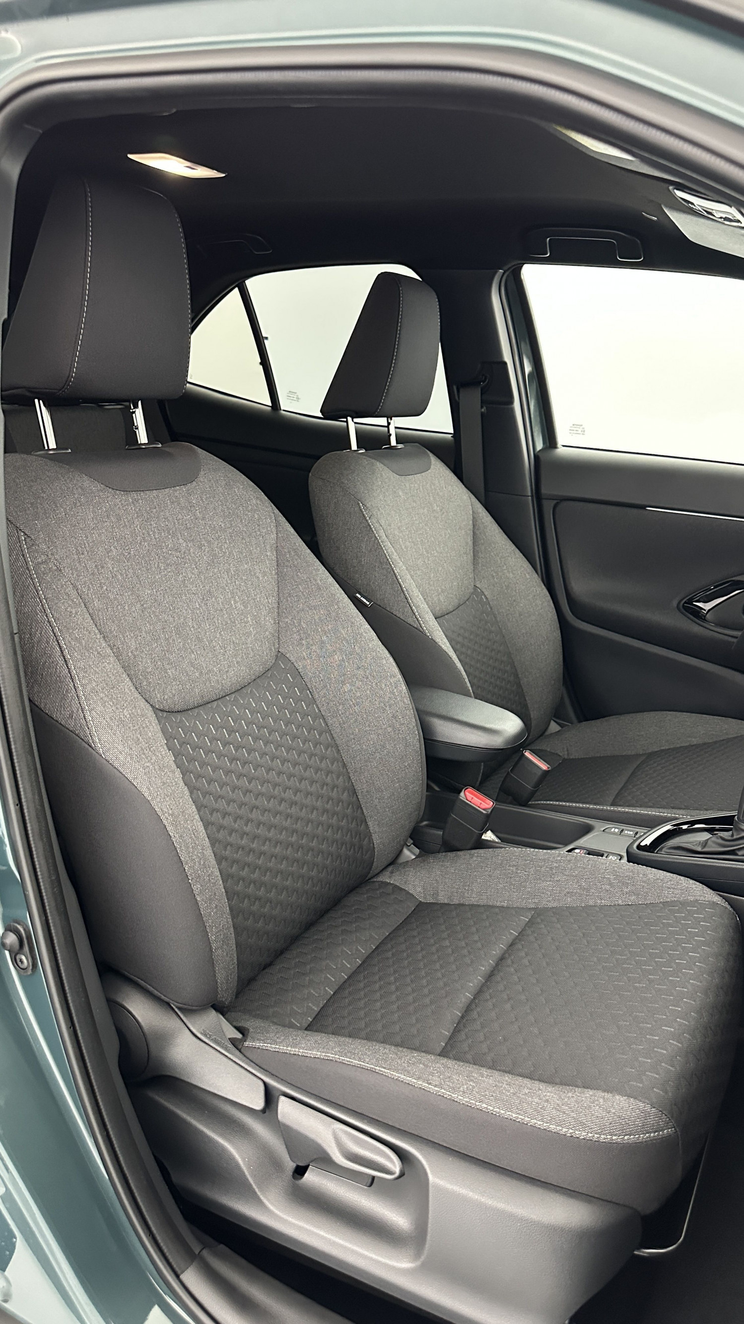 Vente en ligne Toyota Yaris Cross YARIS CROSS 1.5 Hybride 130h Design e-CVT au prix de 28 900 €
