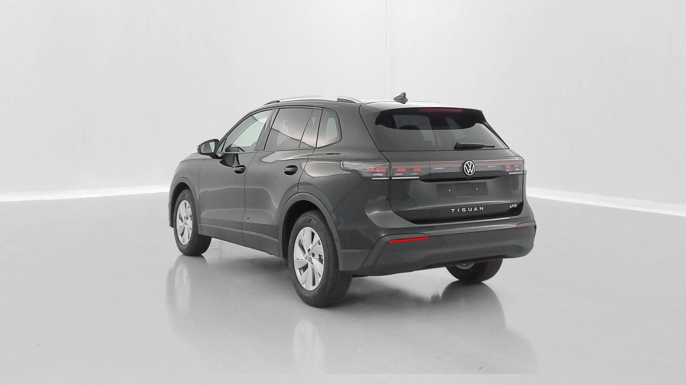 Vente en ligne Volkswagen Tiguan TIGUAN III 1.5 eTSI 150ch Life Plus DSG7 au prix de 38 510 €