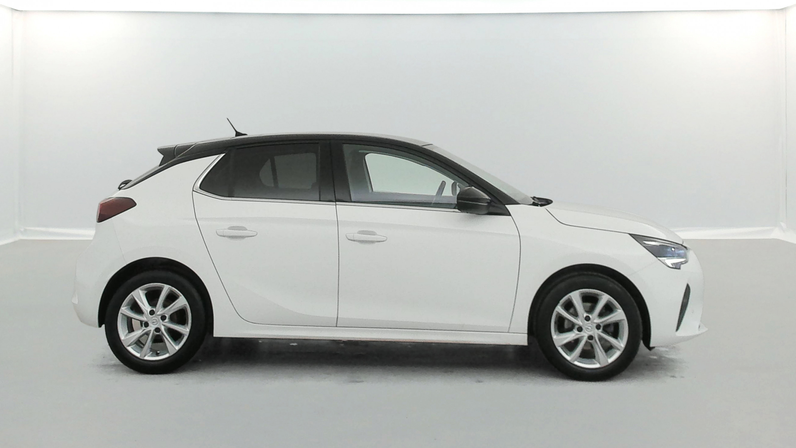 Vente en ligne Opel Corsa 1.2 75ch Design & Tech Suréquipée au prix de 10 490 €
