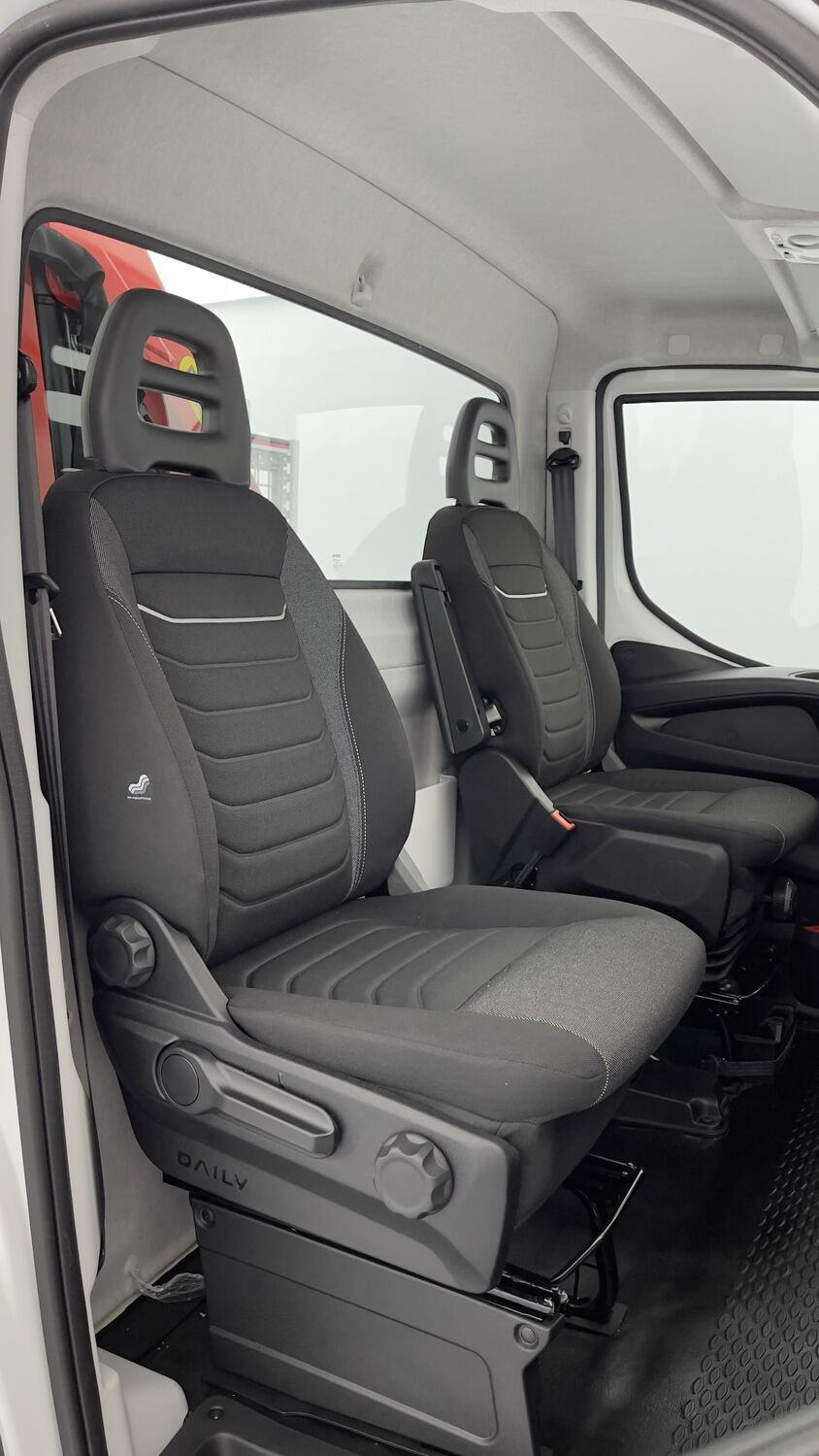 Vente en ligne Iveco Daily DAILY 35S14H 3750 2.3 136ch Benne Alu JPM + Grue PK 2900 au prix de 74 720 €