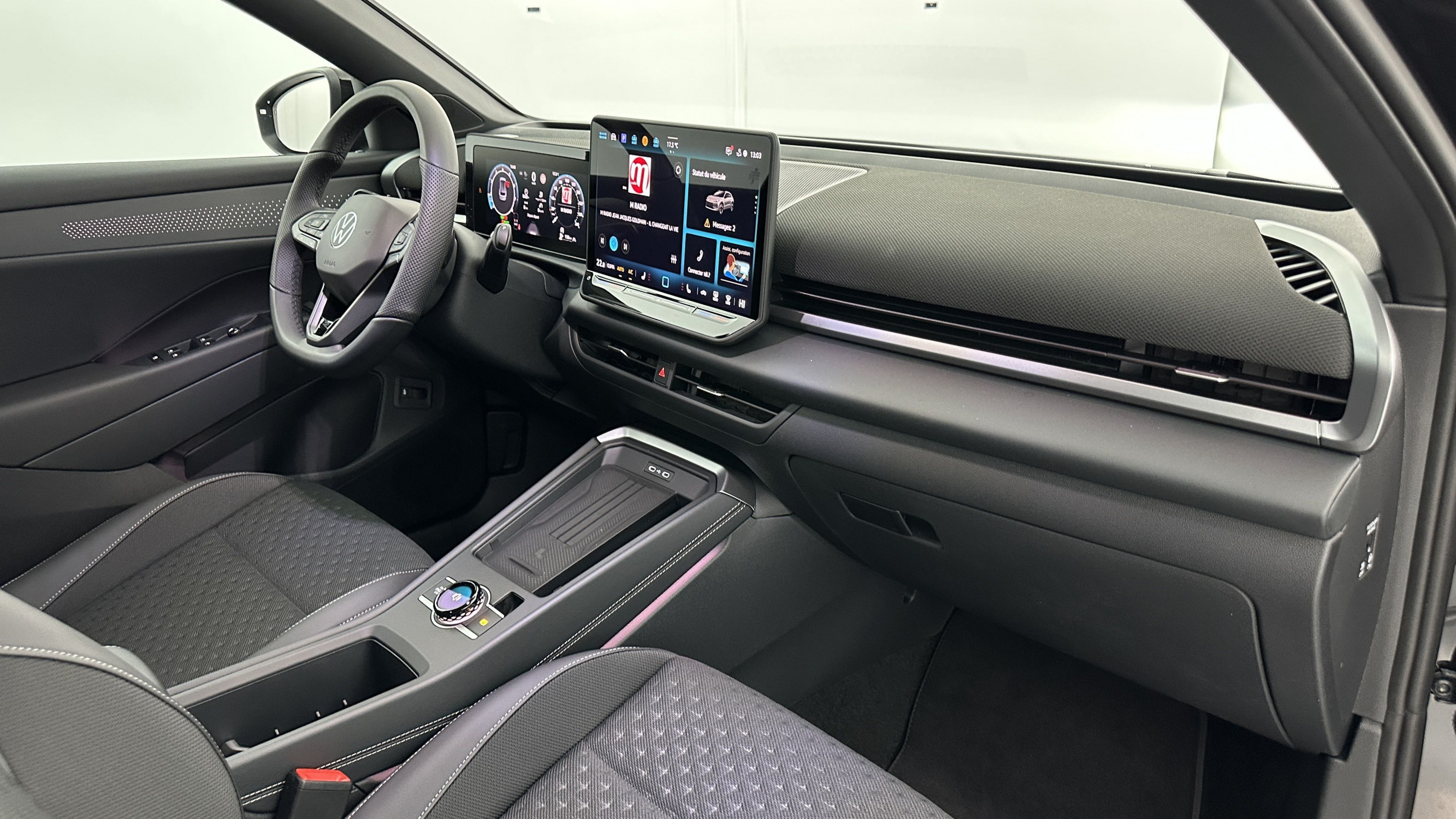 Vente en ligne Volkswagen T-Roc T-ROC 1.5 eTSI EVO2 Hybrid 150ch R-Line DSG7 au prix de 37 700 €