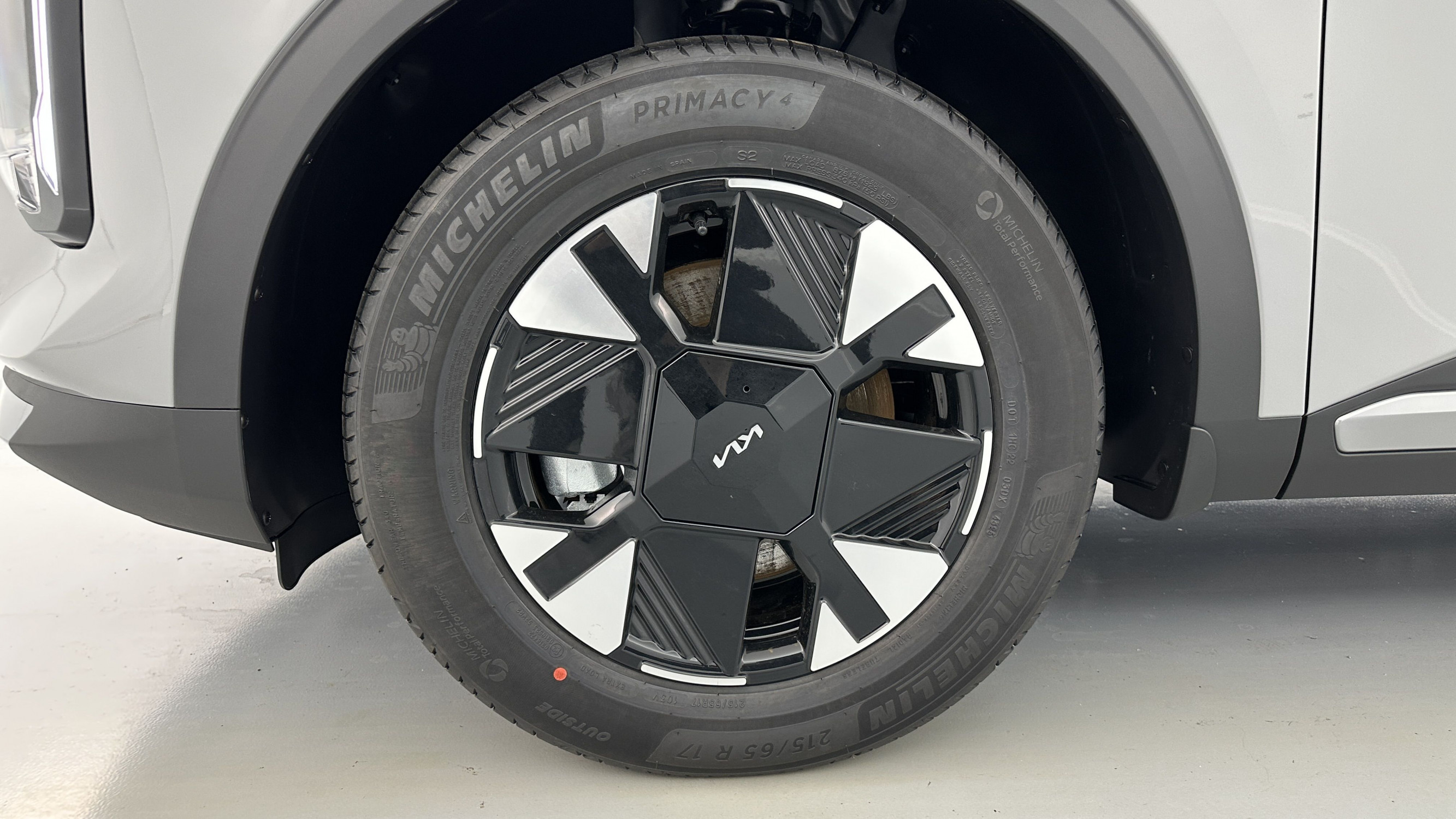 Vente en ligne Kia Sportage SPORTAGE V 1.6 T-GDi 239ch HEV Motion BVA6 au prix de 34 700 €