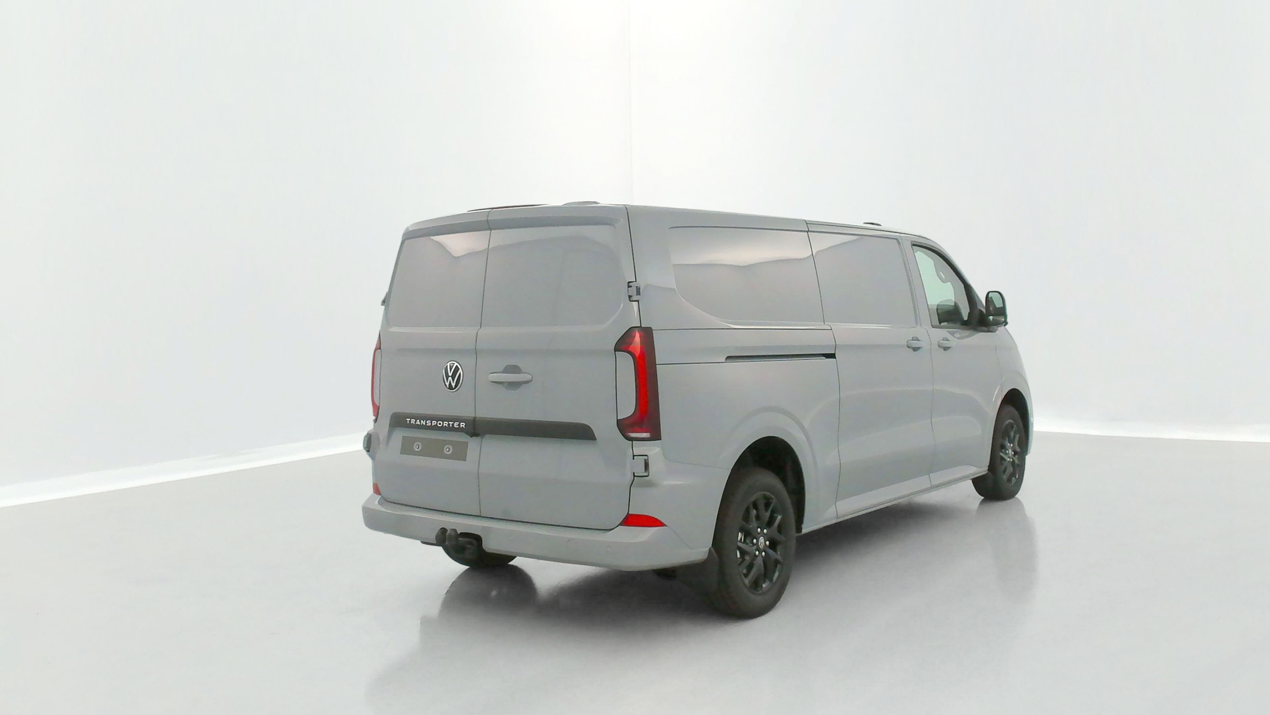 Vente en ligne Volkswagen Transporter TRANSPORTER T7 L2H1 2.0 TDI 150ch Business BVA8 au prix de 47 940 €