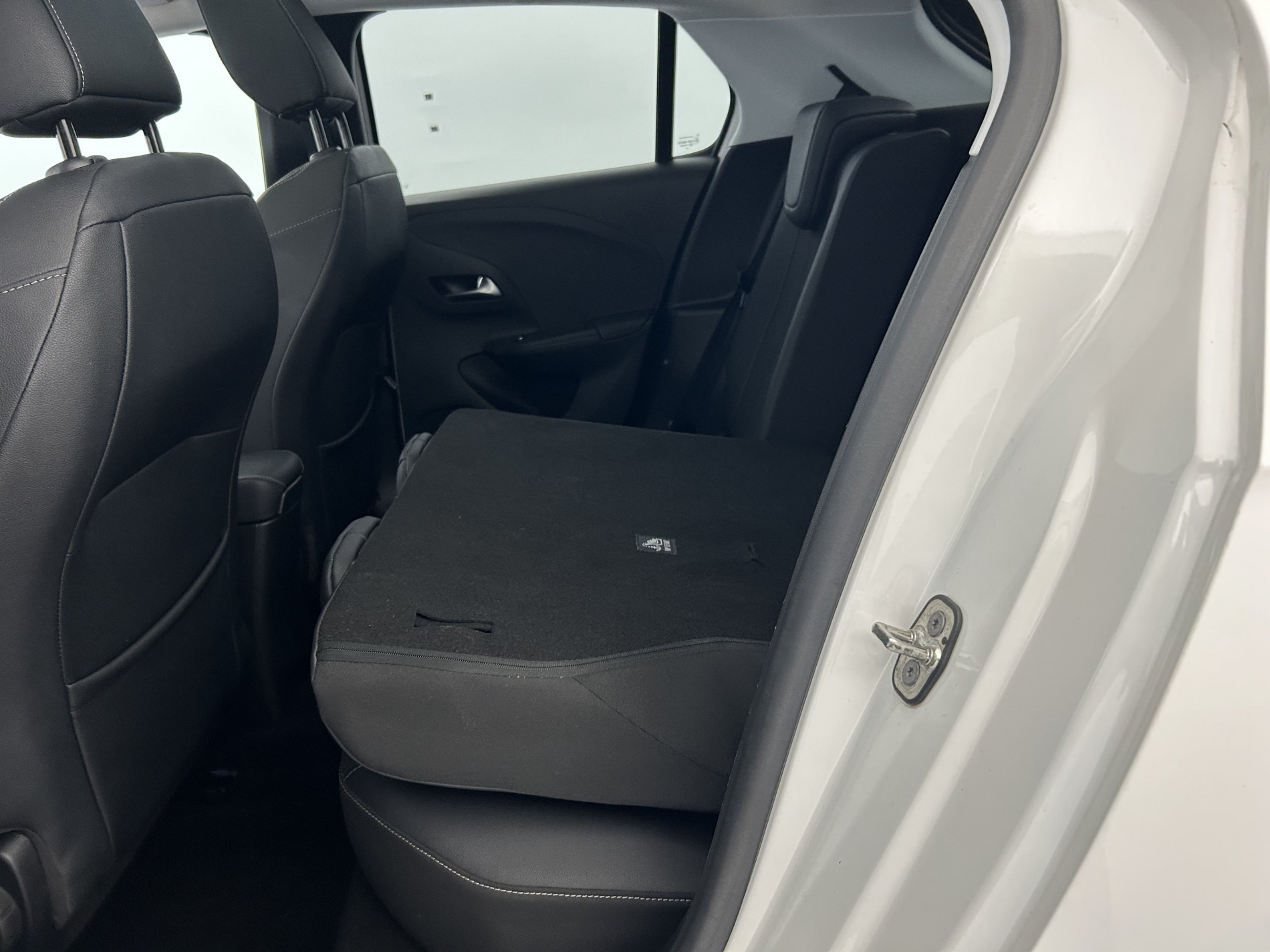 Vente en ligne Opel Corsa 1.2 75ch Design & Tech Suréquipée au prix de 10 490 €
