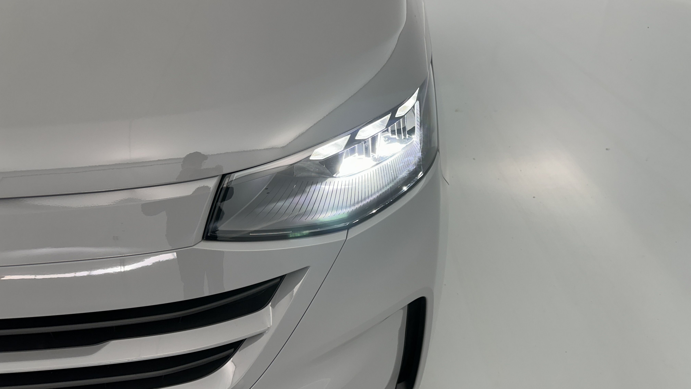 Vente en ligne Volkswagen Transporter TRANSPORTER T7 L2H1 2.0 TDI 150ch Business BVA8 au prix de 47 580 €