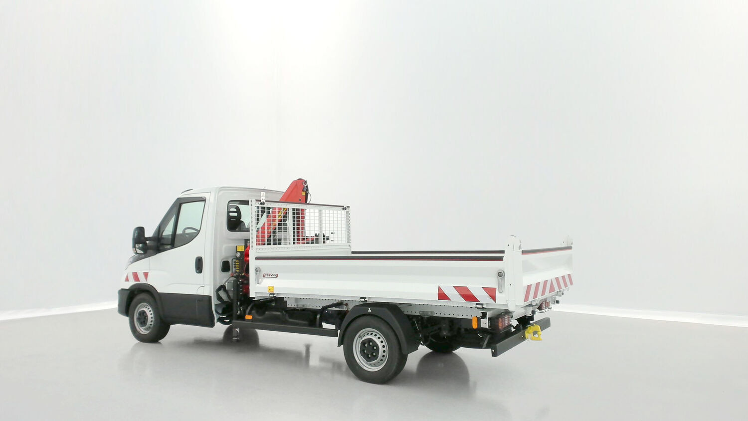 Vente en ligne Iveco Daily DAILY 35S14H 3750 2.3 136ch Benne Alu JPM + Grue PK 2900 au prix de 74 720 €