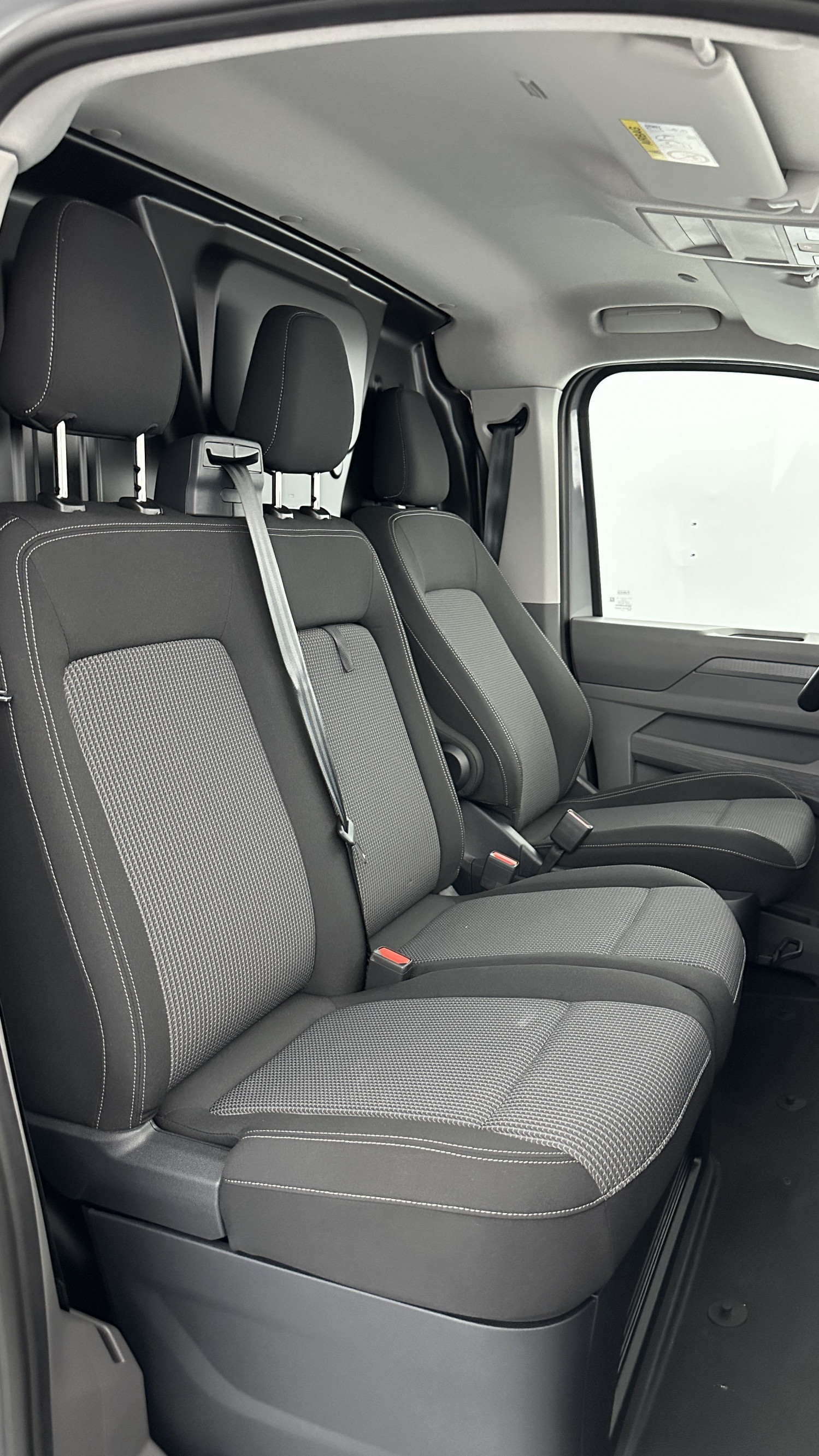 Vente en ligne Volkswagen Transporter TRANSPORTER T7 L2H1 2.0 TDI 150ch Business BVA8 au prix de 47 940 €