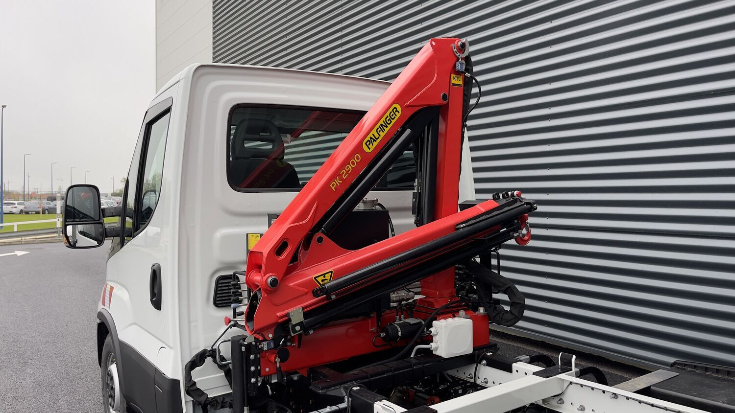 Vente en ligne Iveco Daily DAILY 35S14H 3750 2.3 136ch Benne Alu JPM + Grue PK 2900 au prix de 74 720 €