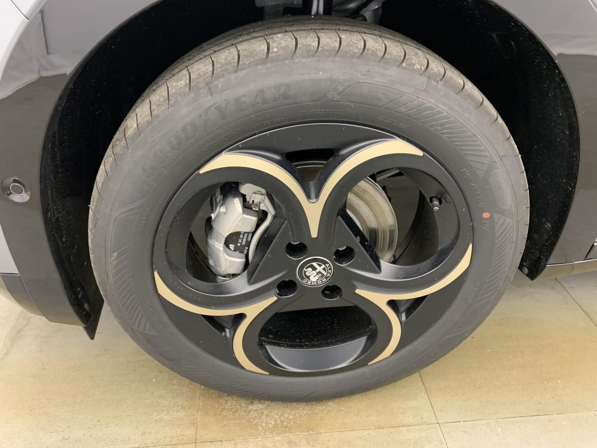 Vente en ligne Alfa Romeo Junior 1.2 Ibrida 145 ch eDCT6 Intensa au prix de 30 480 €