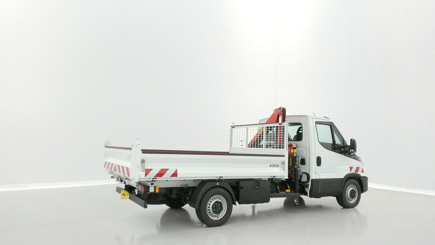 Vente en ligne Iveco Daily DAILY 35S14H 3750 2.3 136ch Benne Alu JPM + Grue PK 2900 au prix de 74 720 €