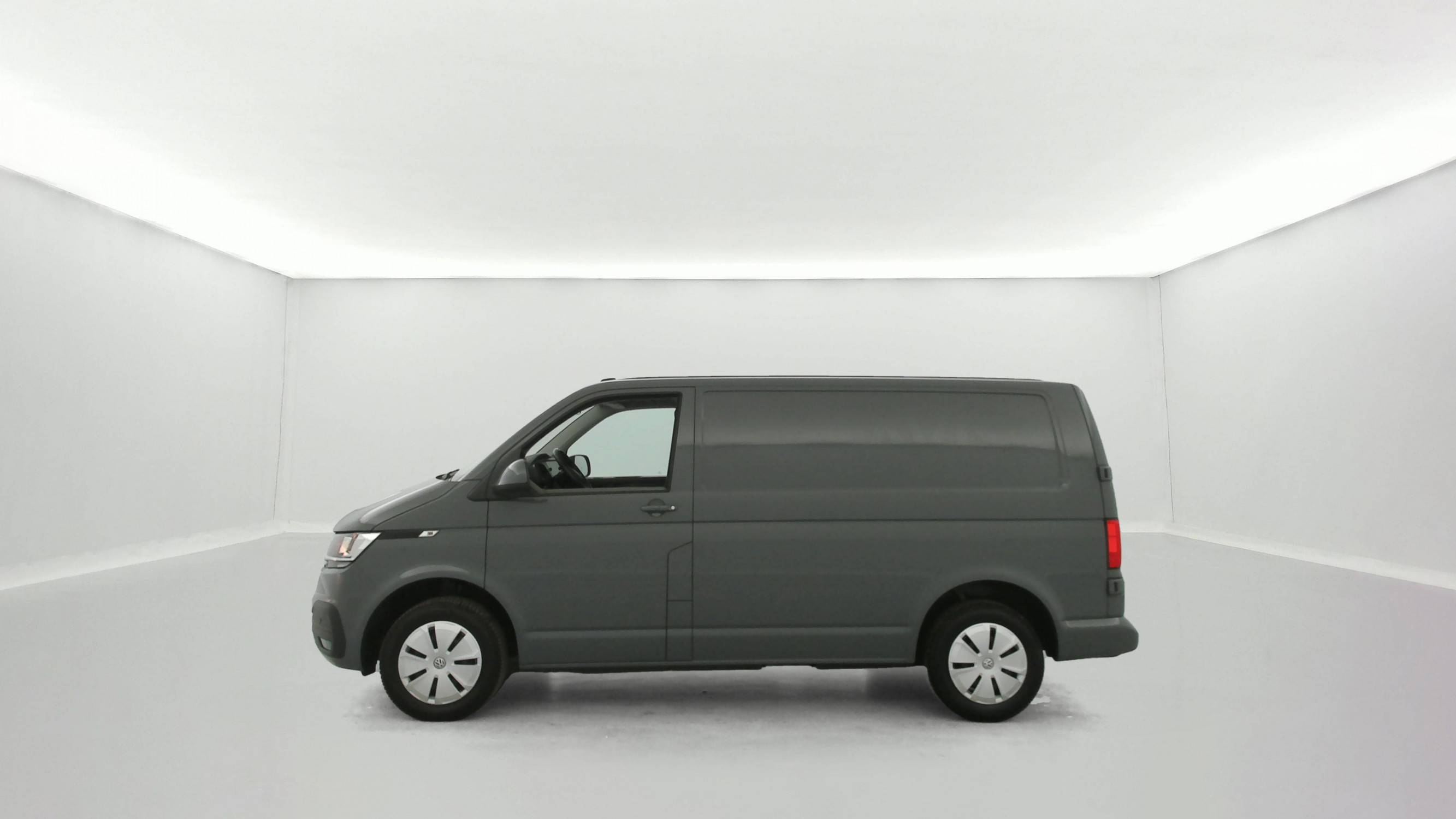 Vente en ligne Volkswagen Transporter 2.8T L1H1 2.0 TDI 150ch Business DSG7 + Caméra de recul + GPS au prix de 34 990 €