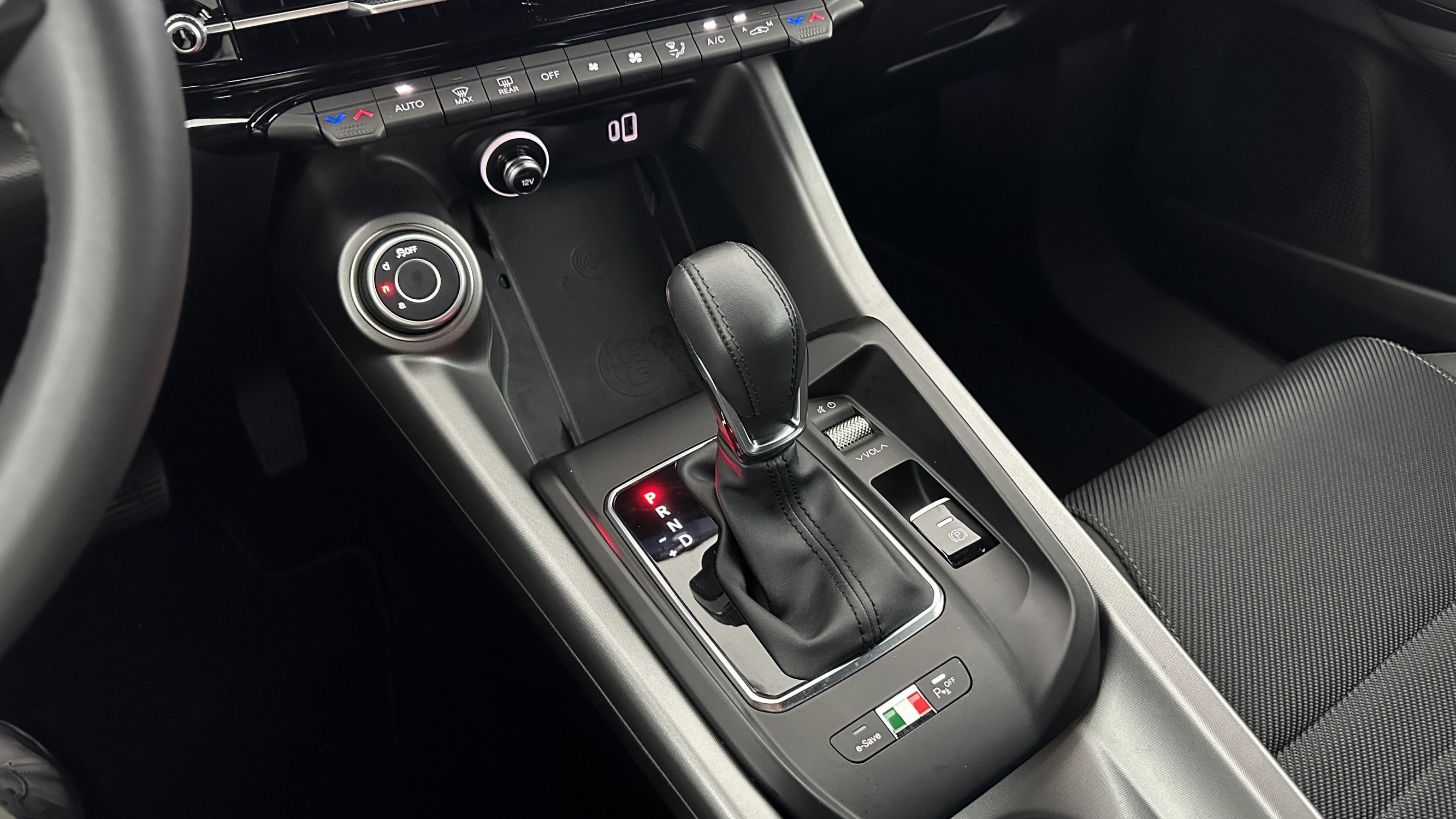 Vente en ligne Alfa Romeo Tonale TONALE 1.3 Hybride Rechargeable PHEV 280ch AT6 Ti au prix de 27 400 €