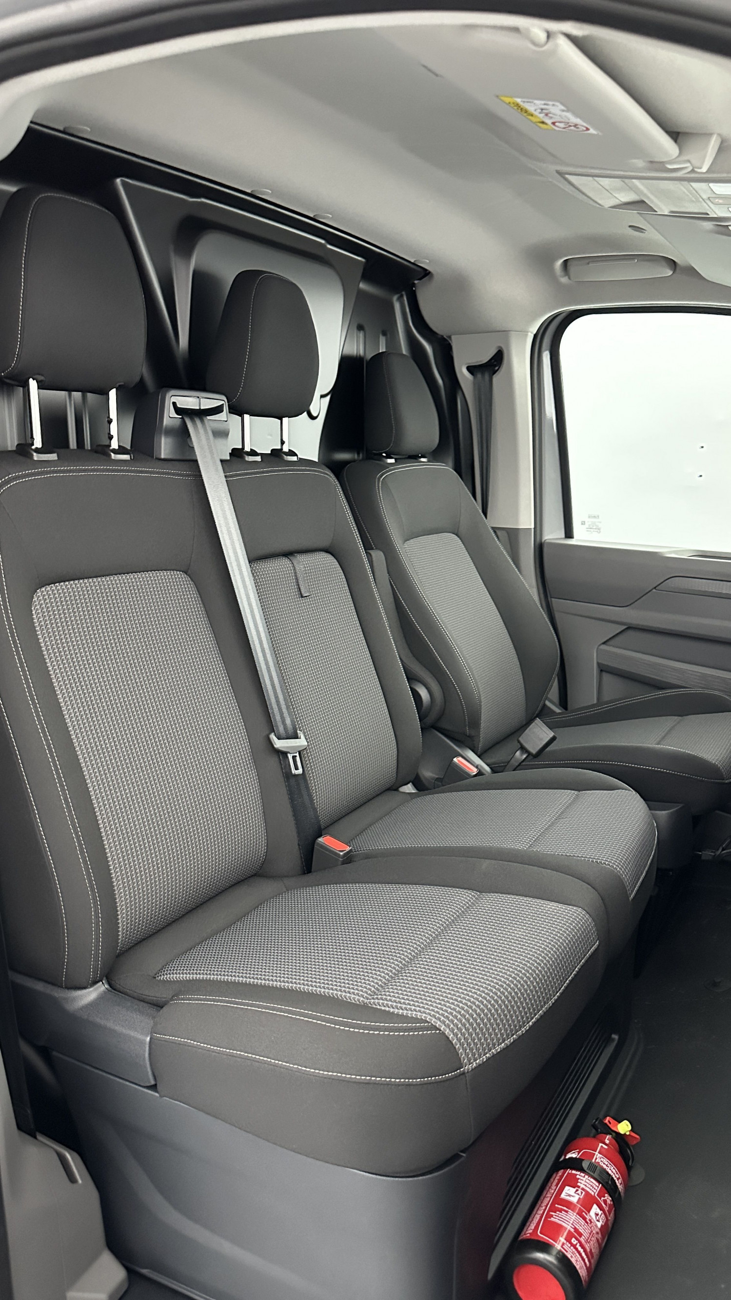 Vente en ligne Volkswagen Transporter TRANSPORTER T7 L2H1 2.0 TDI 150ch Business BVA8 au prix de 47 580 €