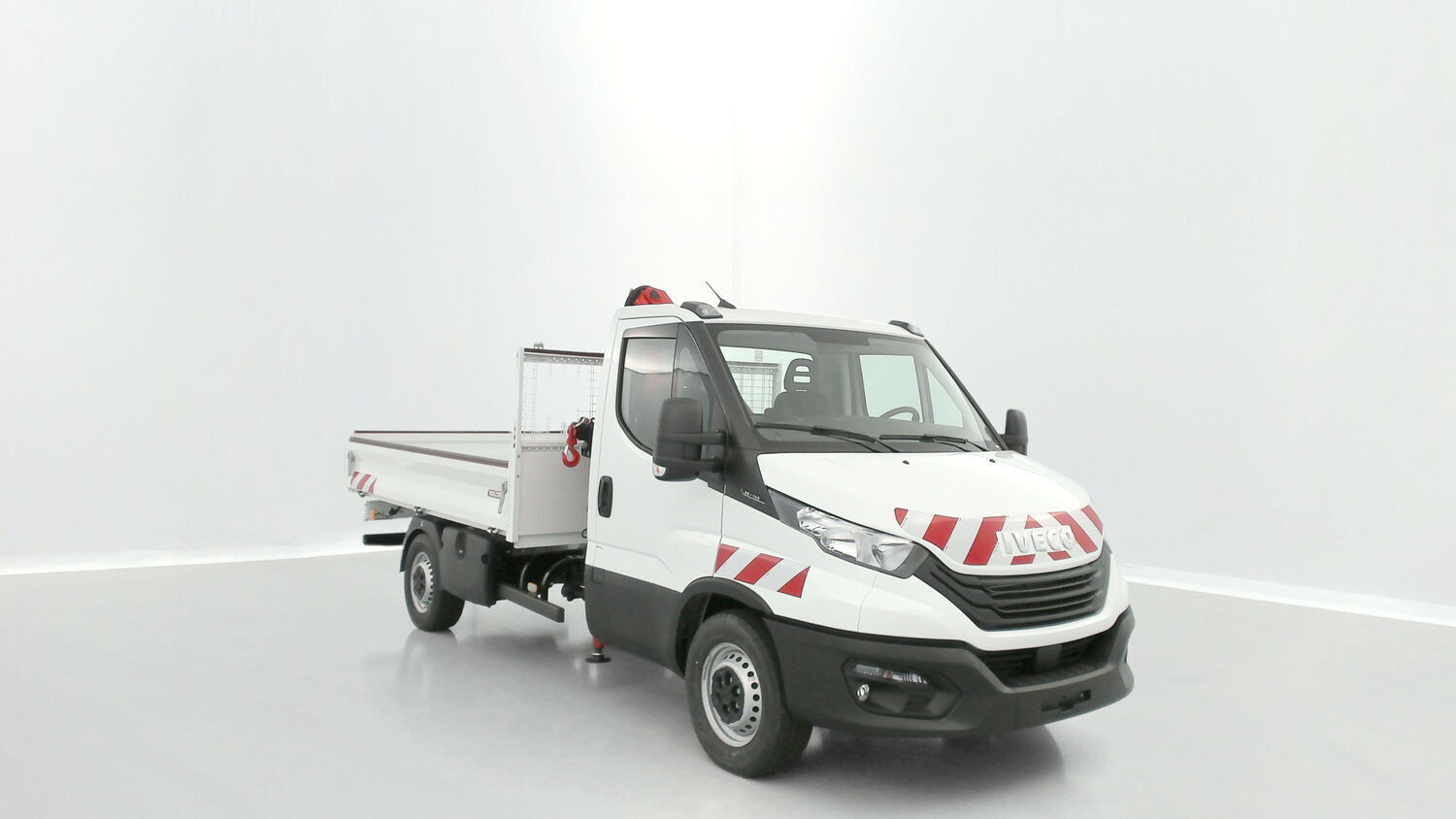 Vente en ligne Iveco Daily DAILY 35S14H 3750 2.3 136ch Benne Alu JPM + Grue PK 2900 au prix de 74 720 €