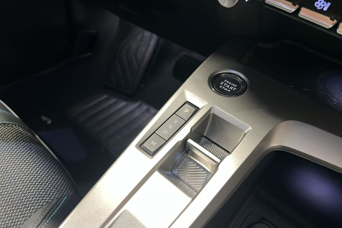 Vente en ligne Peugeot 408 Hybrid 145 e-DCS6 Allure au prix de 22 950 €
