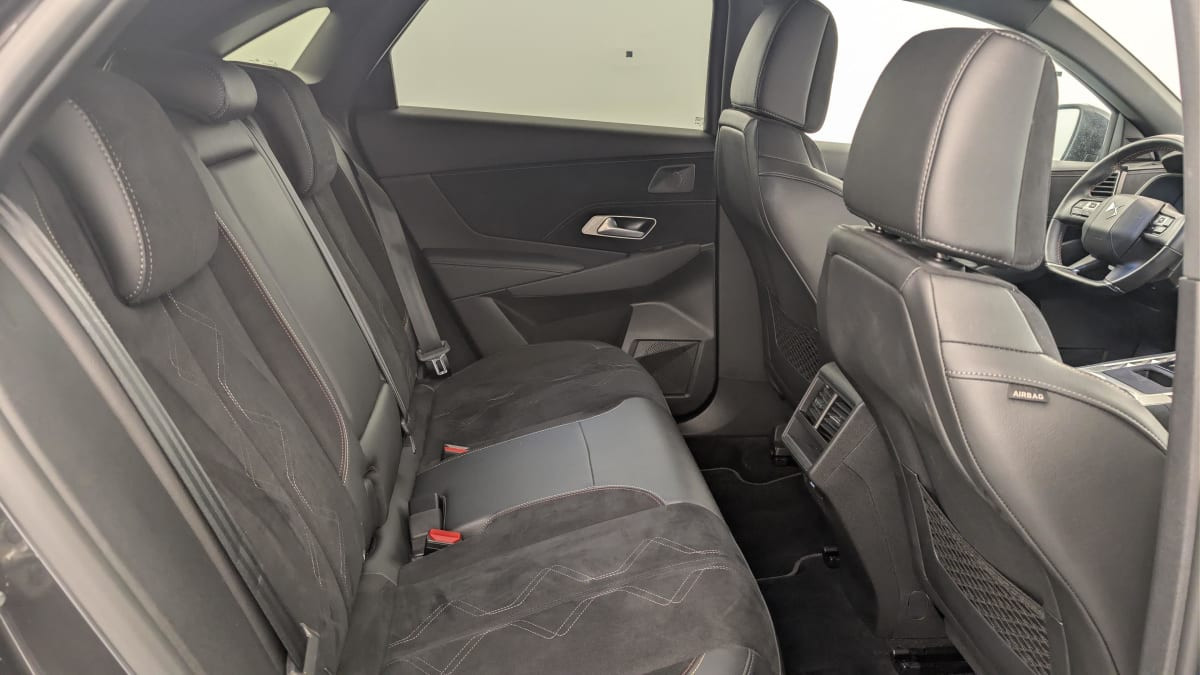 Vente en ligne Ds DS7 Crossback Hybride Rechargeable E-Tense 300 EAT8 4x4 Performance Line + au prix de 37 780 €
