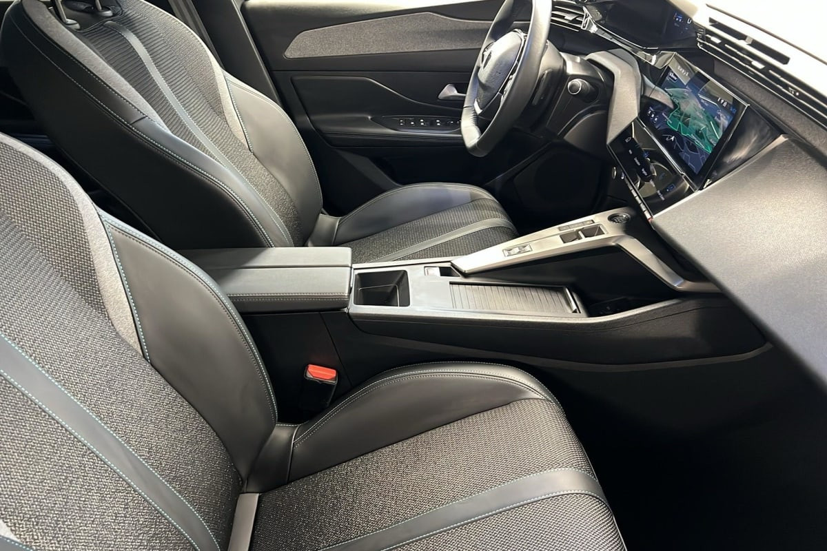 Vente en ligne Peugeot 408 Hybrid 145 e-DCS6 Allure au prix de 22 950 €