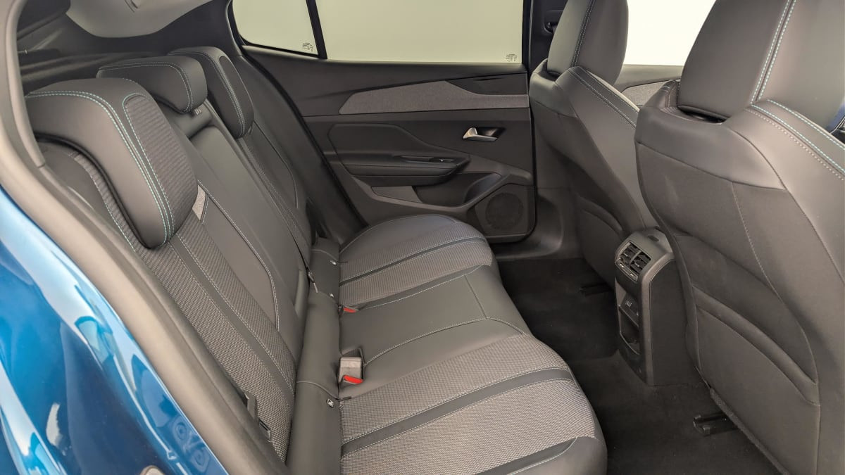 Vente en ligne Peugeot 408 Hybrid 145 e-DCS6 Allure au prix de 22 850 €