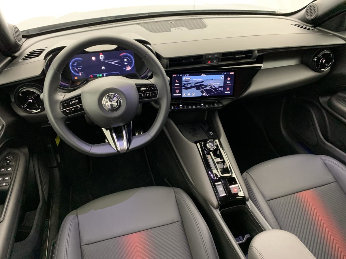 Vente en ligne Alfa Romeo Junior 1.2 Ibrida 145 ch e-DCT6 Ti au prix de 29 340 €