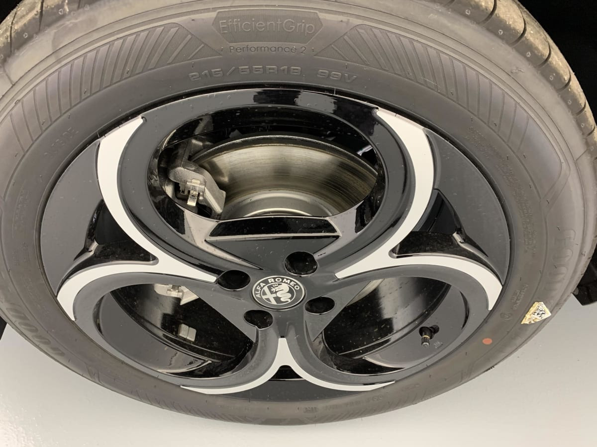 Vente en ligne Alfa Romeo Junior 1.2 Ibrida 145 ch e-DCT6 Ti au prix de 29 340 €