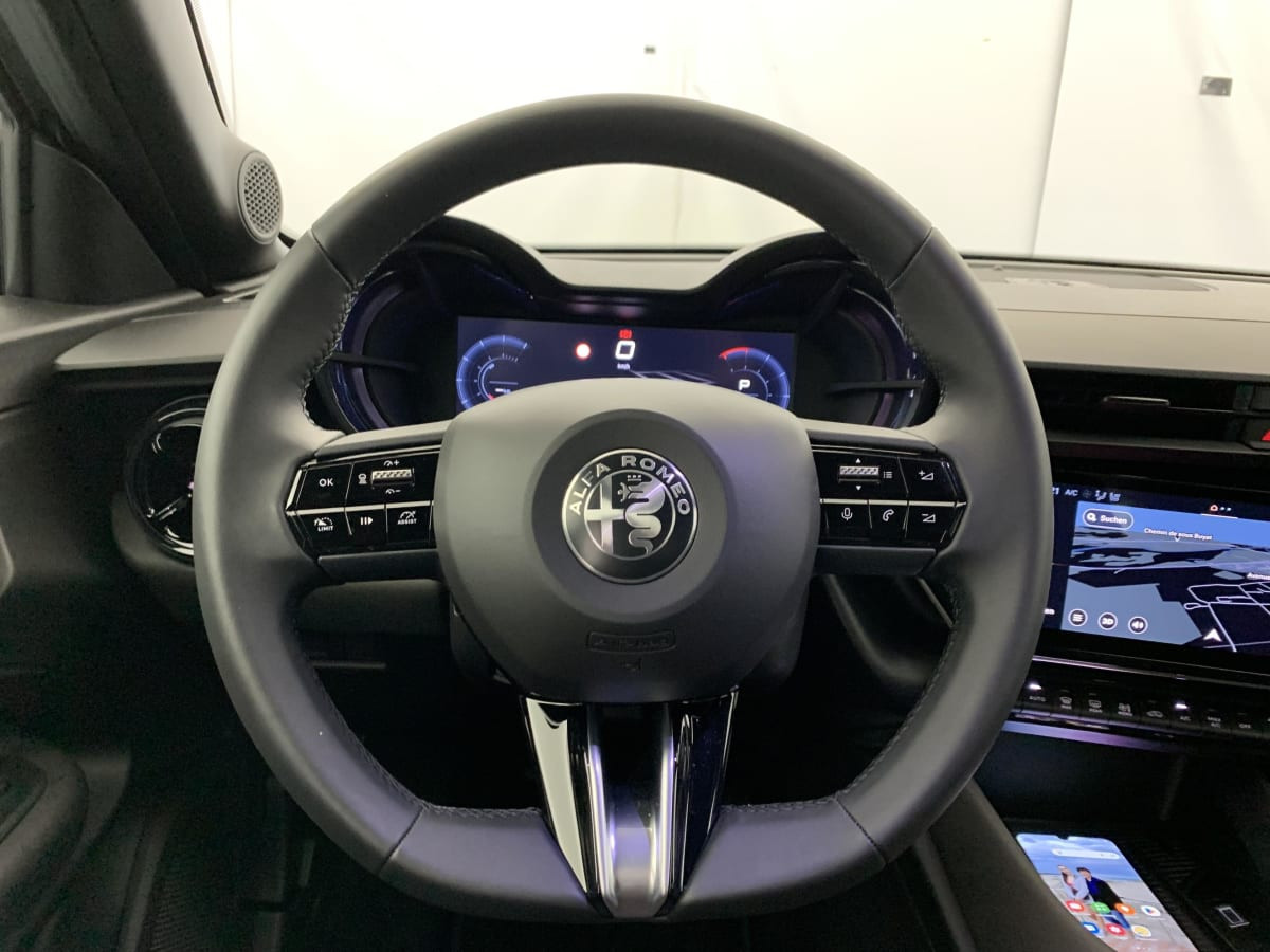 Vente en ligne Alfa Romeo Junior 1.2 Ibrida 145 ch e-DCT6 Ti au prix de 29 340 €
