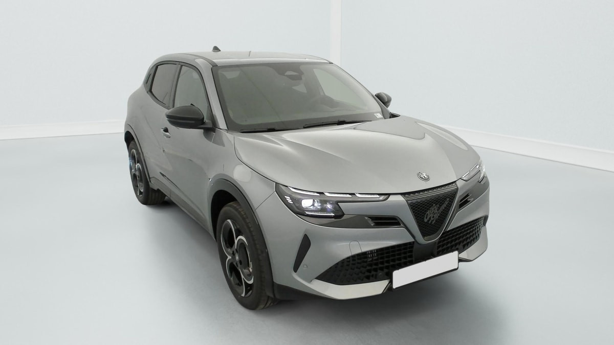 Vente en ligne Alfa Romeo Junior 1.2 Ibrida 145 ch e-DCT6 Ti au prix de 29 340 €