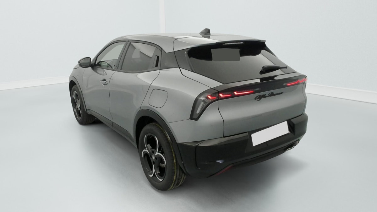 Vente en ligne Alfa Romeo Junior 1.2 Ibrida 145 ch e-DCT6 Ti au prix de 29 340 €