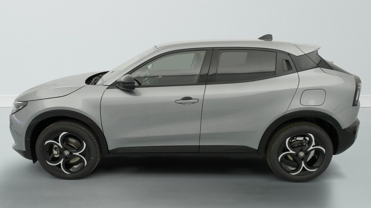 Vente en ligne Alfa Romeo Junior 1.2 Ibrida 145 ch e-DCT6 Ti au prix de 29 340 €
