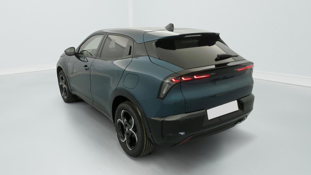 Vente en ligne Alfa Romeo Junior 1.2 Ibrida 145 ch e-DCT6 Ti au prix de 29 340 €