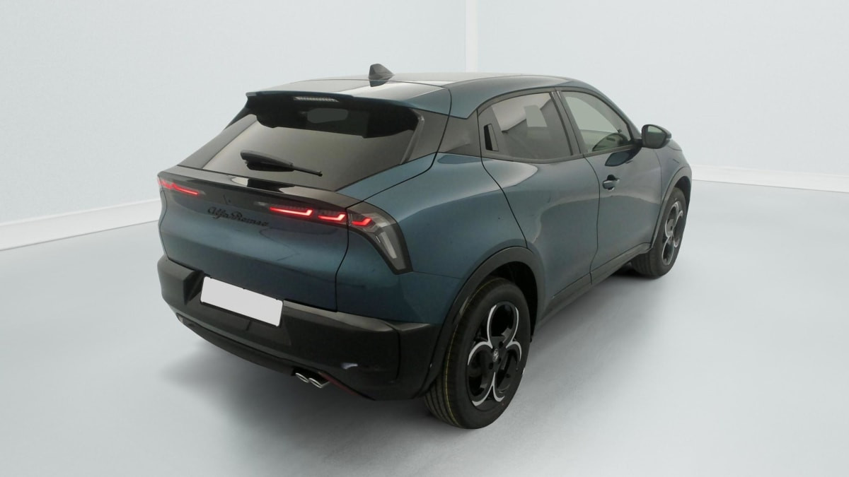 Vente en ligne Alfa Romeo Junior 1.2 Ibrida 145 ch e-DCT6 Ti au prix de 29 340 €