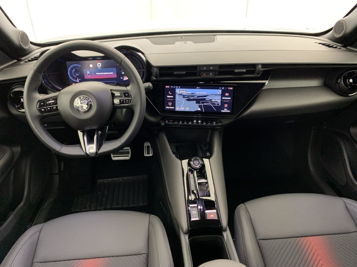 Vente en ligne Alfa Romeo Junior 1.2 Ibrida 145 ch e-DCT6 Ti au prix de 29 340 €